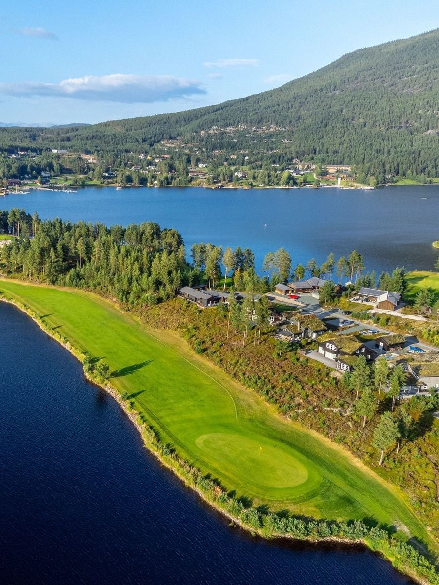 Golfing at Fossøy
