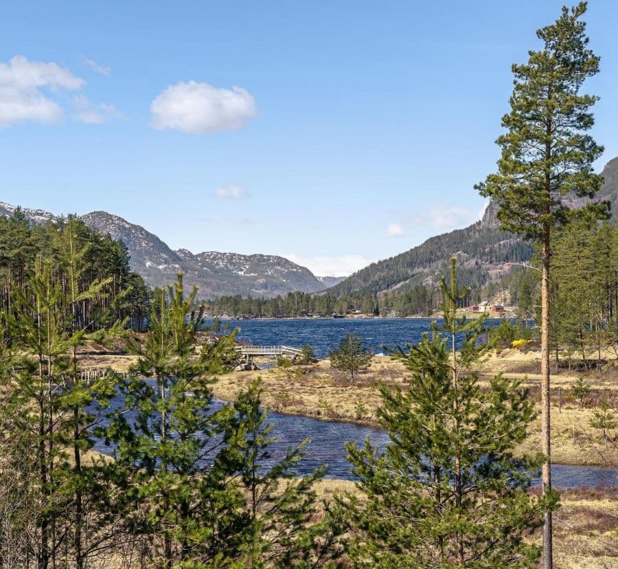 Am Wasser, mit passenden Balkonen