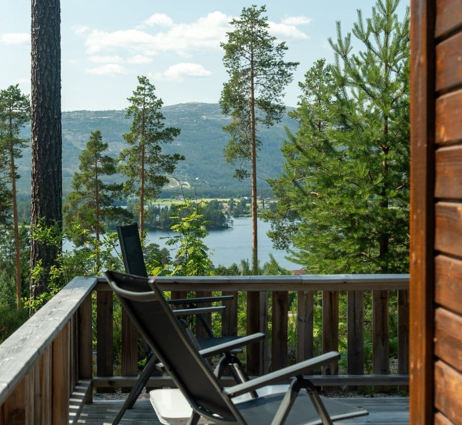 Panoramautsikt over innsjøen