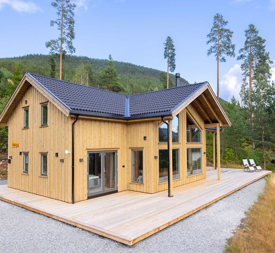 Helt ny, på høyden over Straand