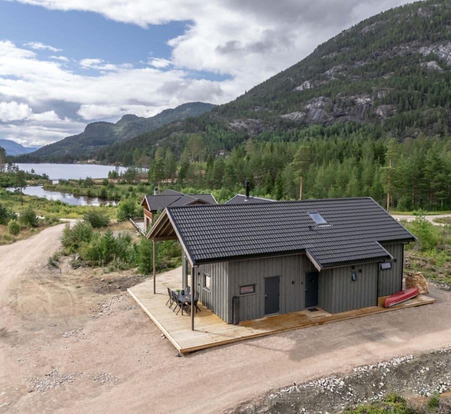 To minutter fra innsjøen, i Sigr Hyttes nabolag